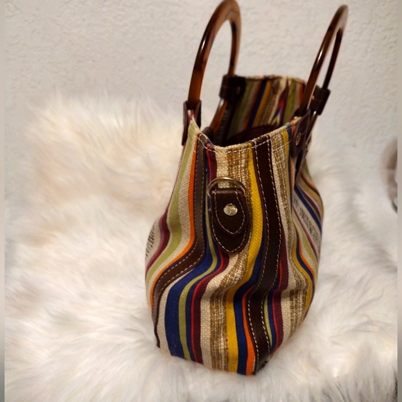 Vintage Relic Round Handle Striped Purse. - Picture 6 of 10